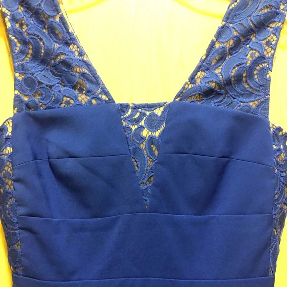 Gianni Bini Blue Peplum Cocktail Dress with Lace Detail - Picture 3 of 4